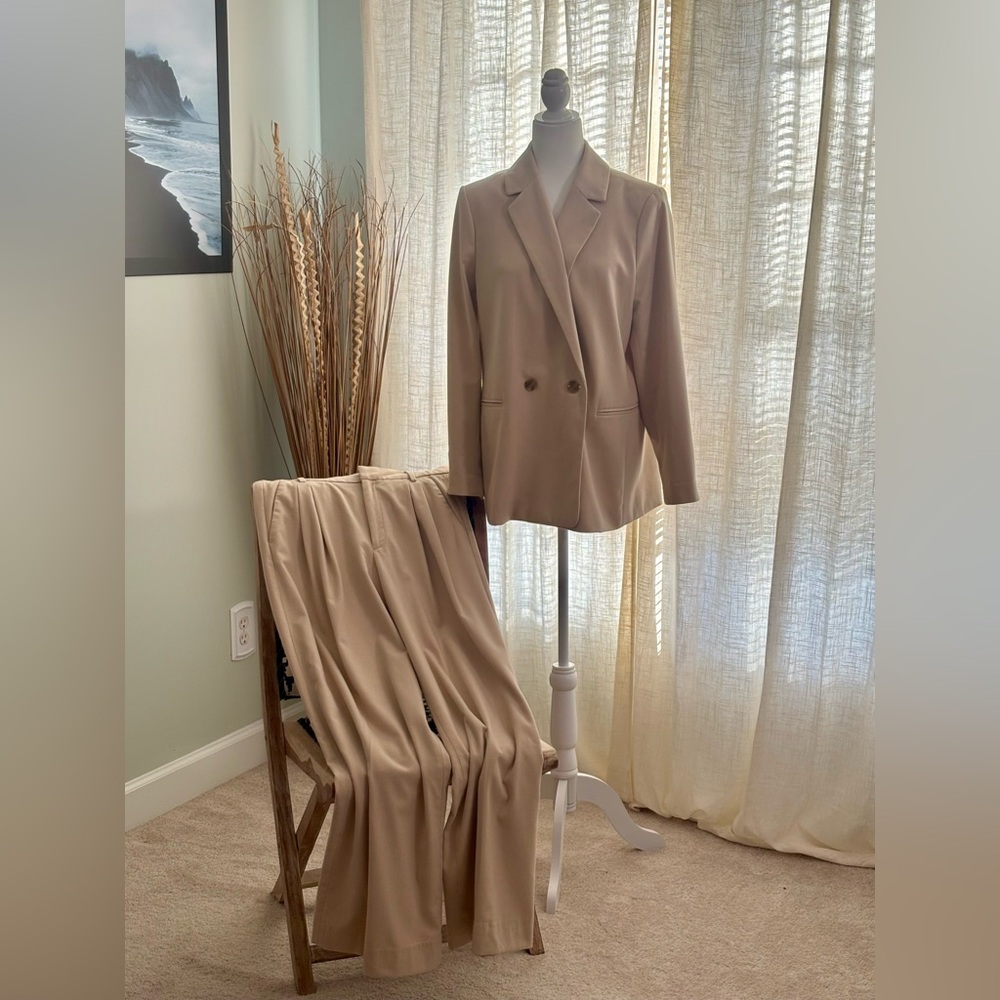 Banana Republic Ivory Flannel Suit - Jacket Size 12 Pants Size 8